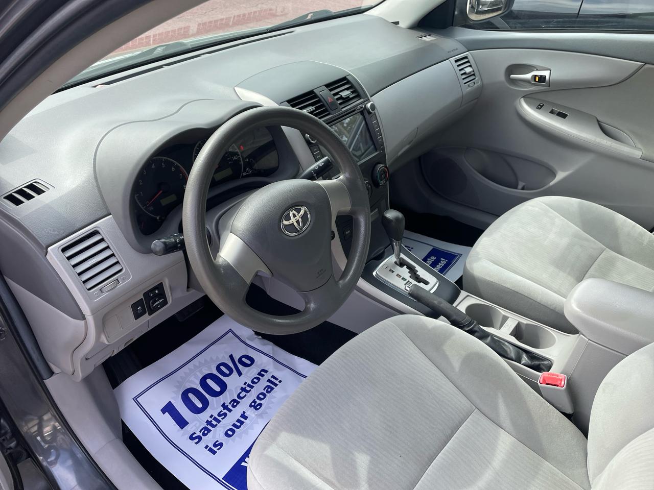 Toyota Corolla 4dr Sdn Auto LE (Natl) 2010