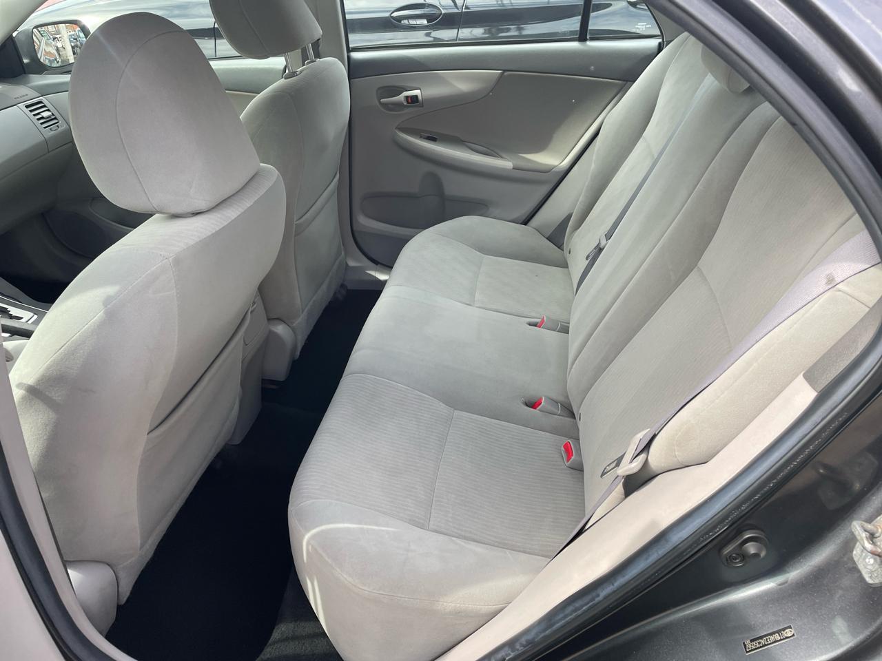 Toyota Corolla 4dr Sdn Auto LE (Natl) 2010