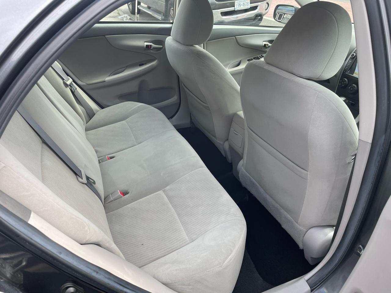 Toyota Corolla 4dr Sdn Auto LE (Natl) 2010