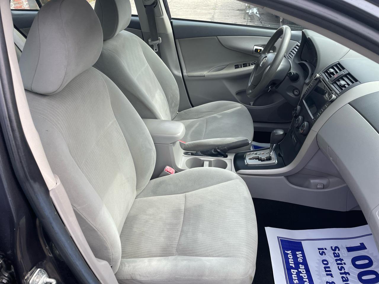 Toyota Corolla 4dr Sdn Auto LE (Natl) 2010