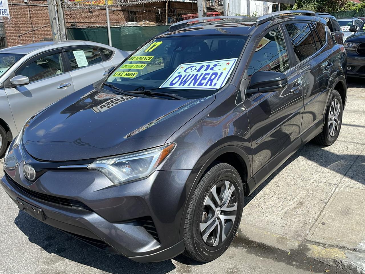 Toyota RAV4 LE AWD 2017