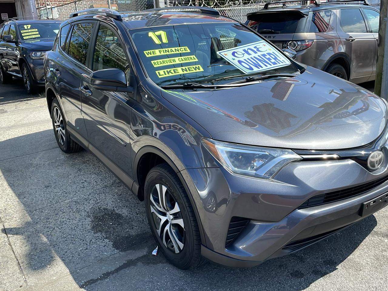 Toyota RAV4 LE AWD 2017
