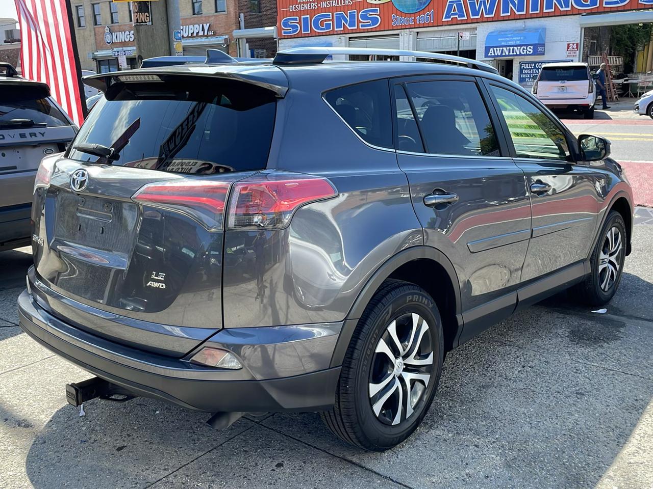Toyota RAV4 LE AWD 2017