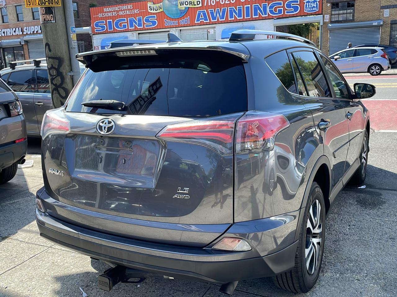 Toyota RAV4 LE AWD 2017