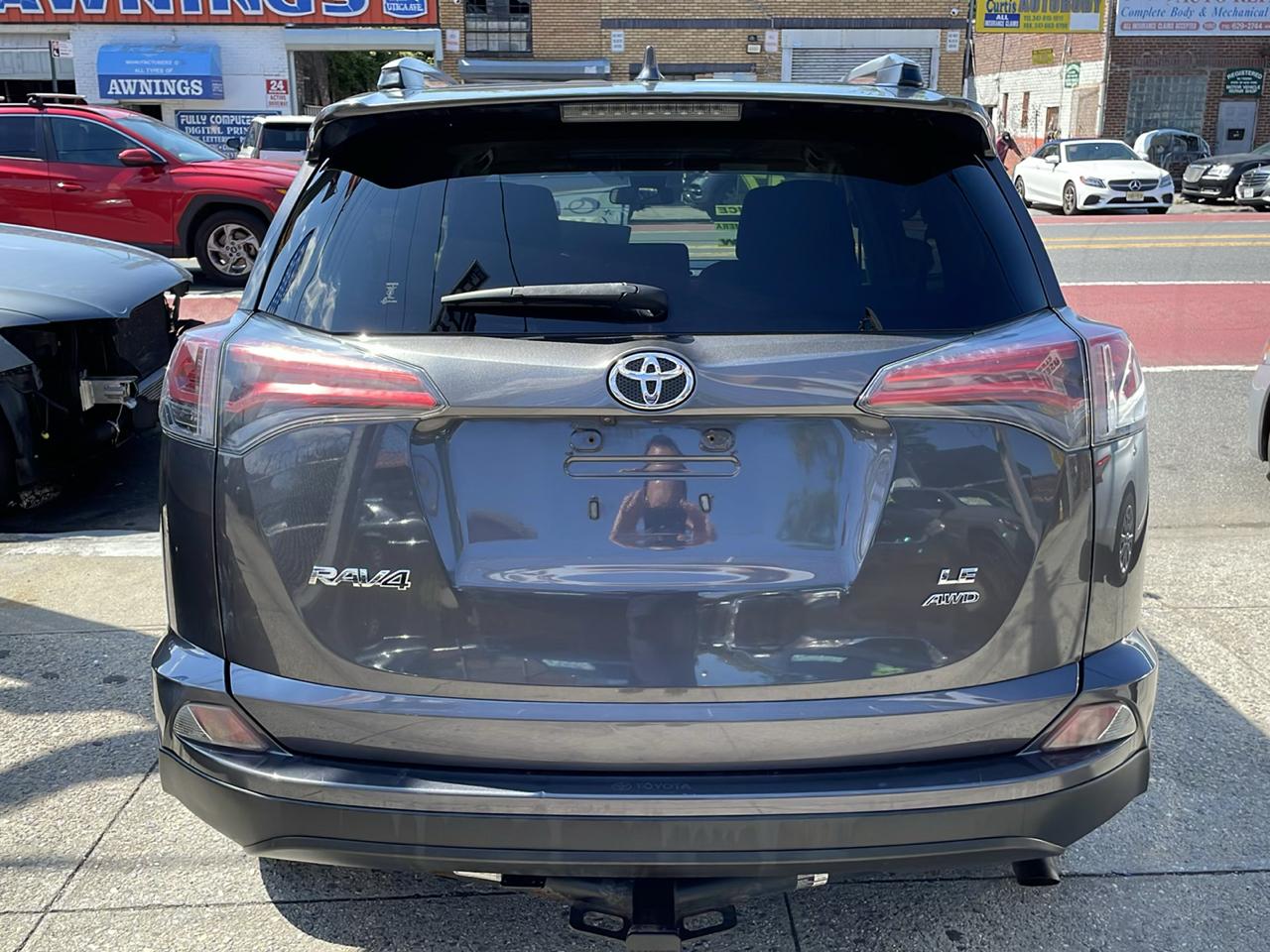 Toyota RAV4 LE AWD 2017