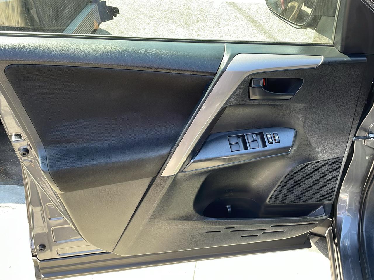 Toyota RAV4 LE AWD 2017