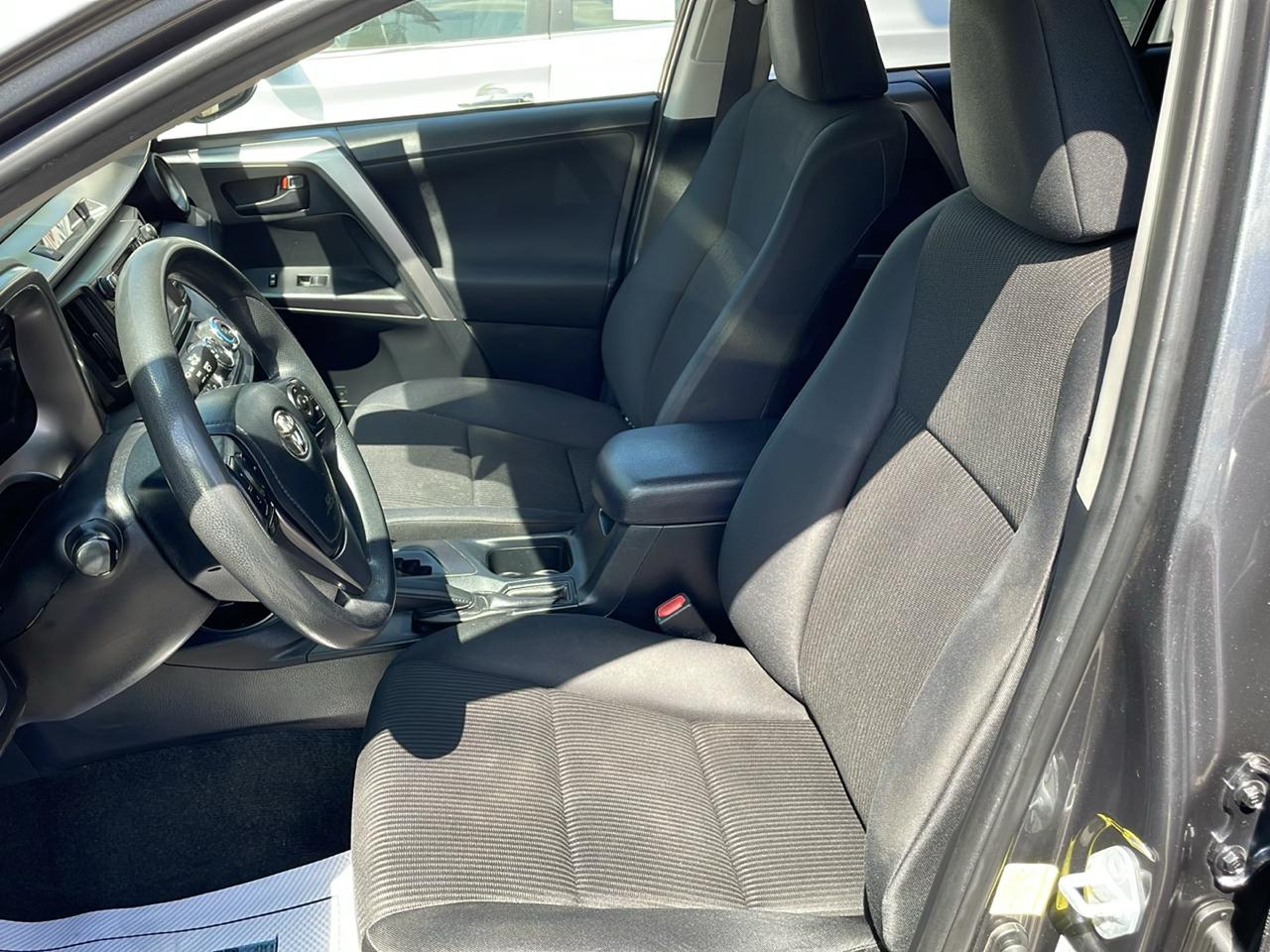 Toyota RAV4 LE AWD 2017