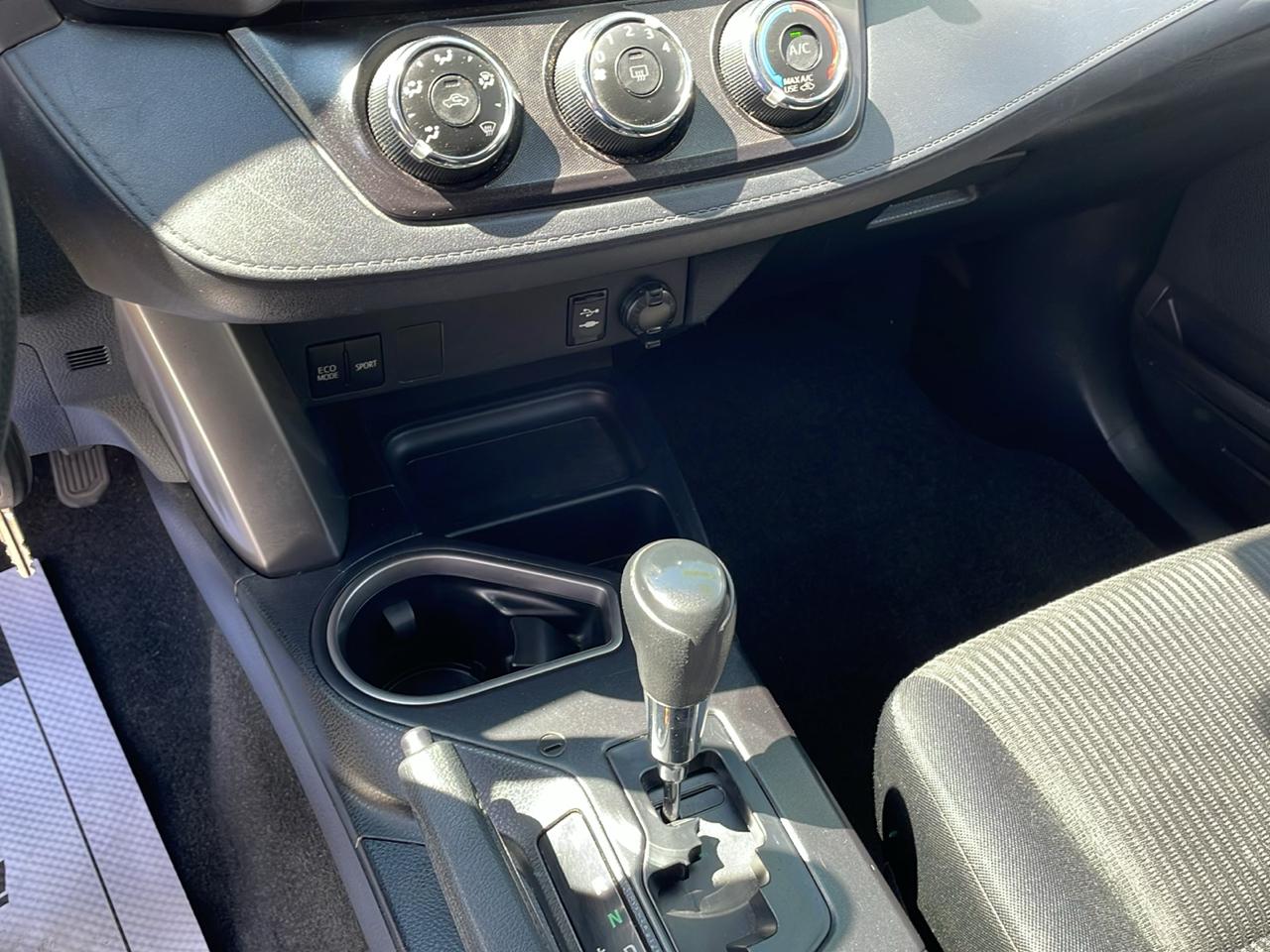 Toyota RAV4 LE AWD 2017