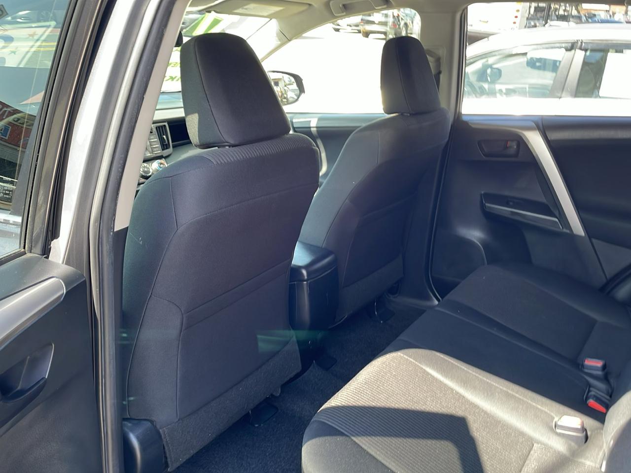 Toyota RAV4 LE AWD 2017