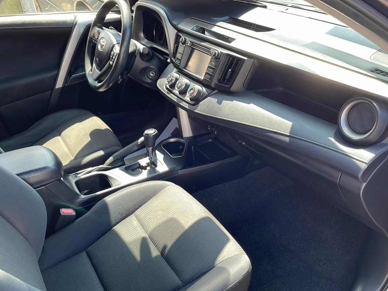 Toyota RAV4 LE AWD 2017