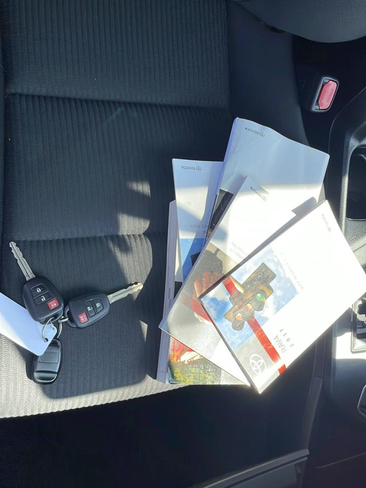Toyota RAV4 LE AWD 2017