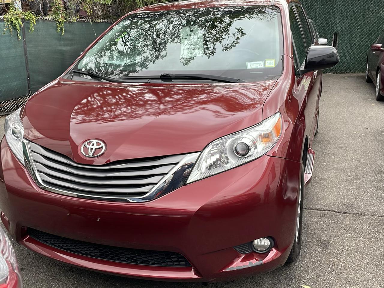 Toyota Sienna Limited Premium 7-Passenger 2017