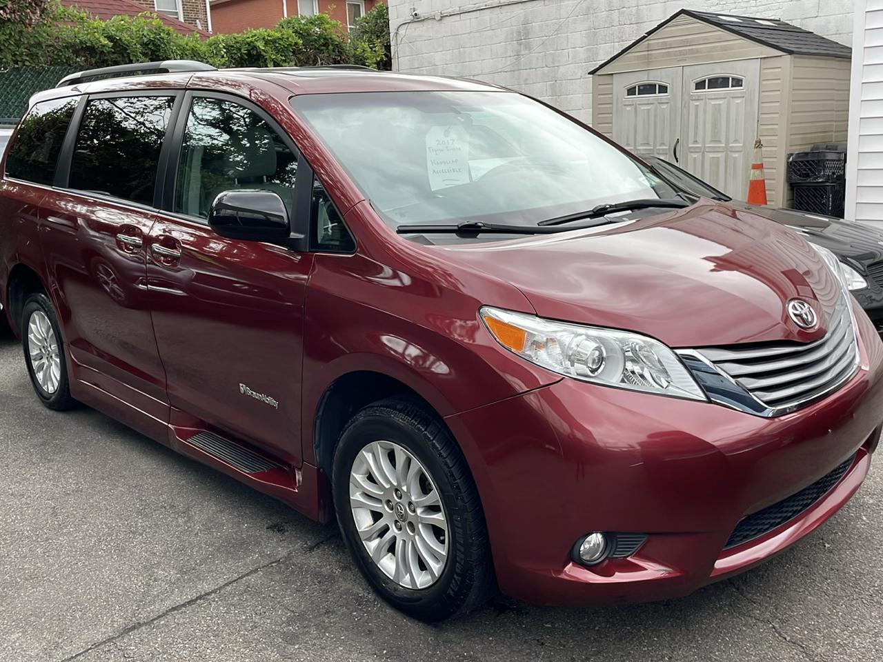 Toyota Sienna Limited Premium 7-Passenger 2017