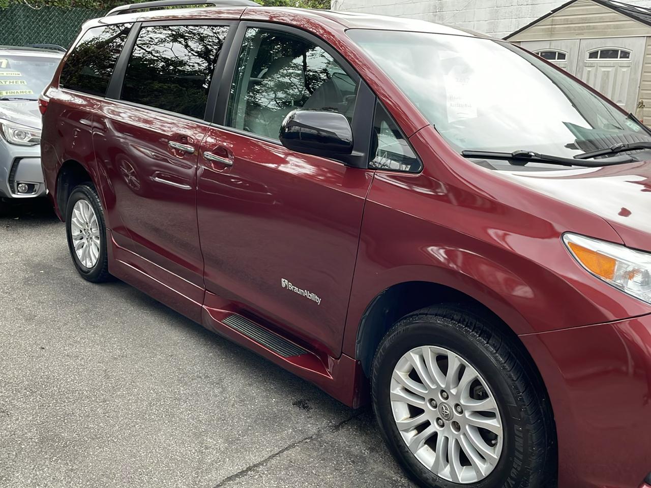 Toyota Sienna Limited Premium 7-Passenger 2017