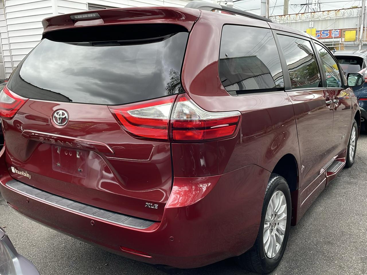 Toyota Sienna Limited Premium 7-Passenger 2017