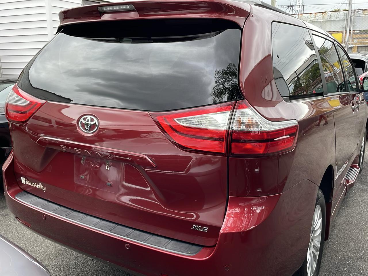 Toyota Sienna Limited Premium 7-Passenger 2017