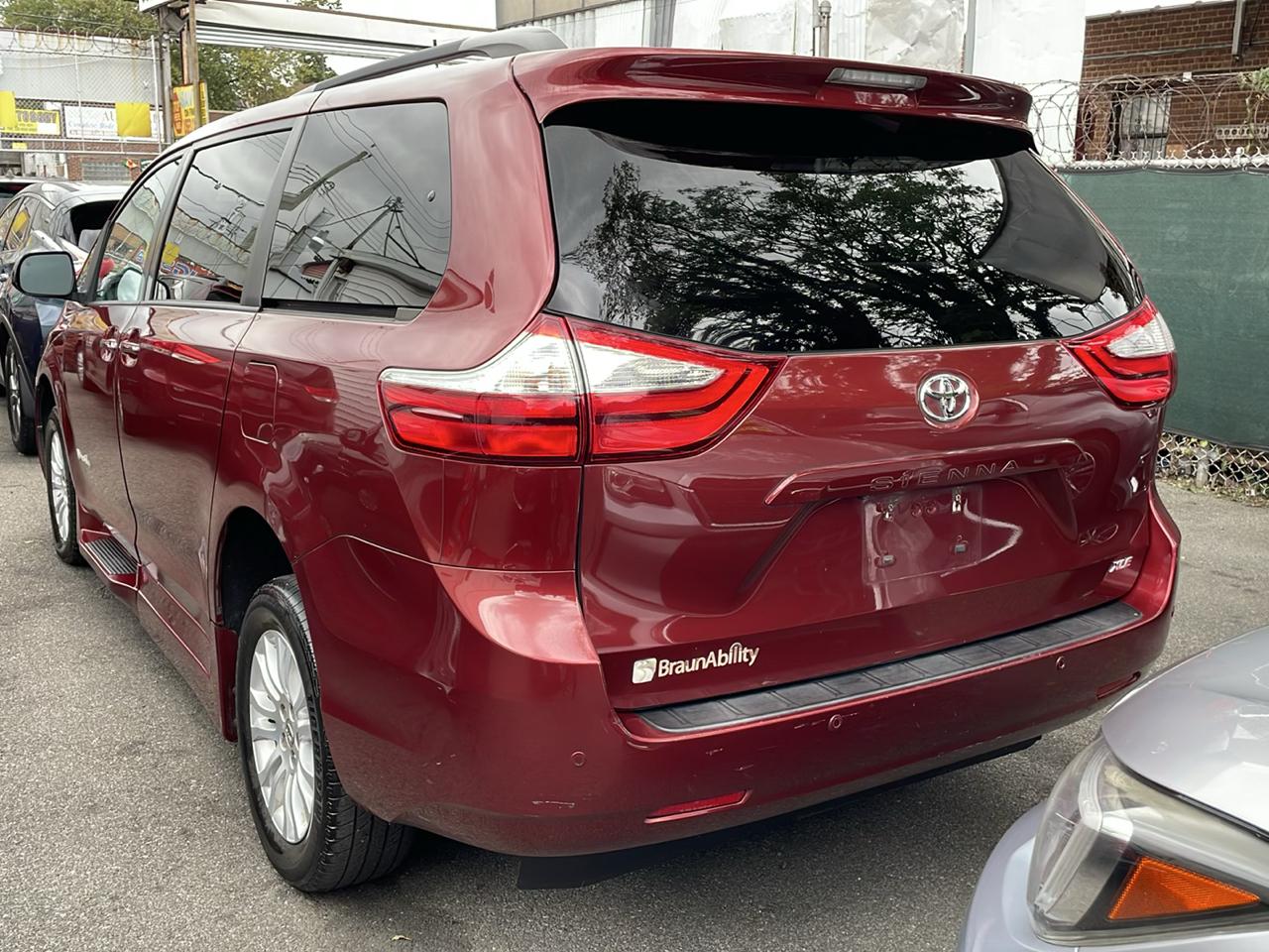Toyota Sienna Limited Premium 7-Passenger 2017