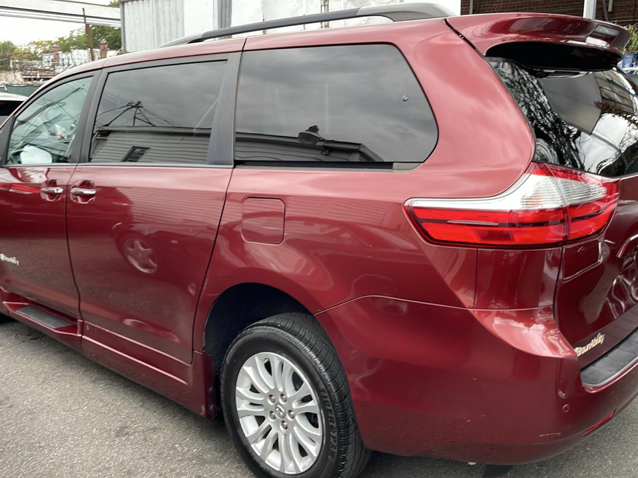 Toyota Sienna Limited Premium 7-Passenger 2017