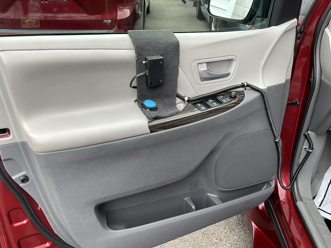 Toyota Sienna Limited Premium 7-Passenger 2017