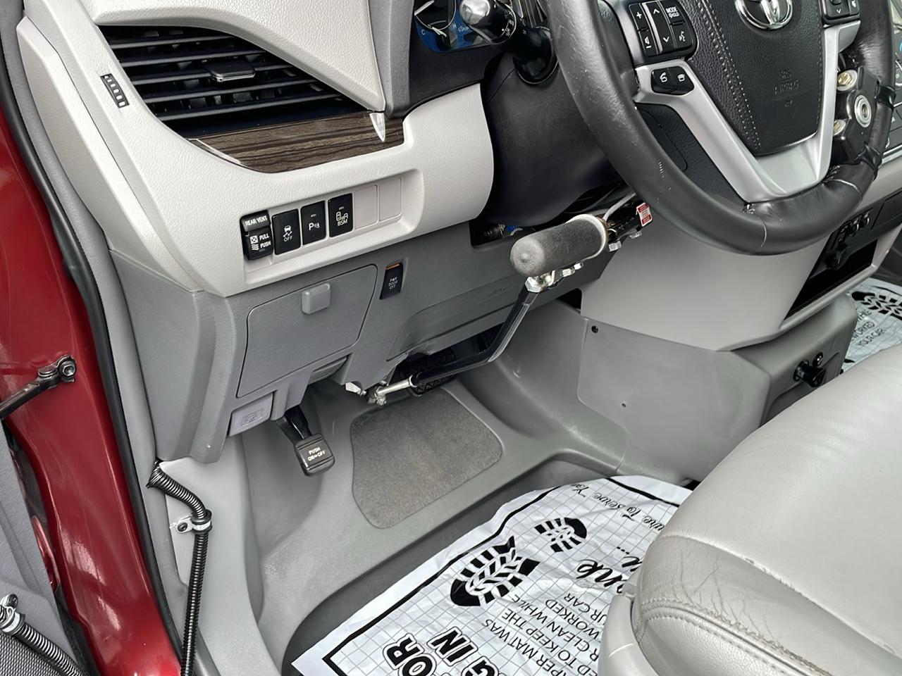 Toyota Sienna Limited Premium 7-Passenger 2017