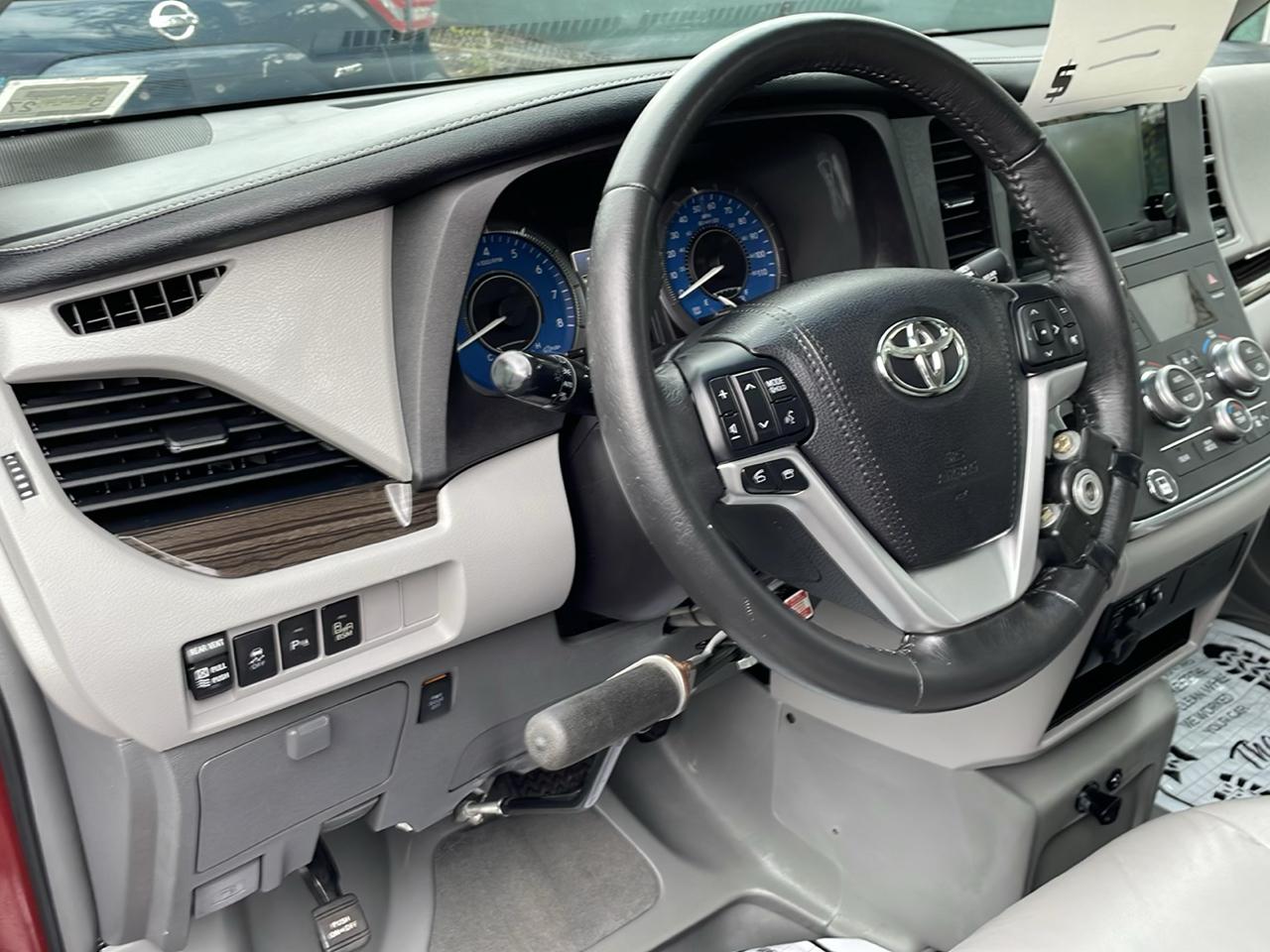 Toyota Sienna Limited Premium 7-Passenger 2017