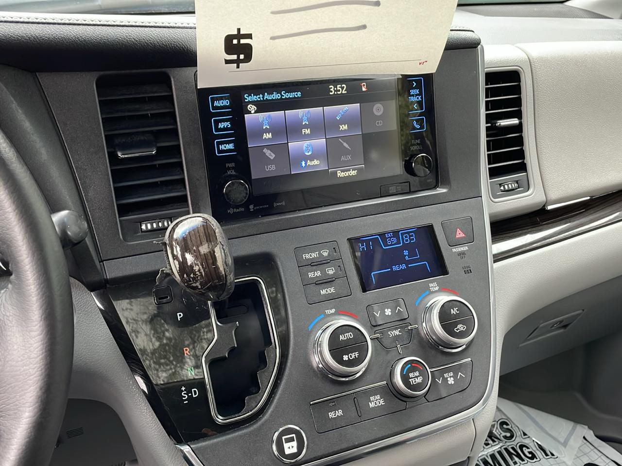 Toyota Sienna Limited Premium 7-Passenger 2017