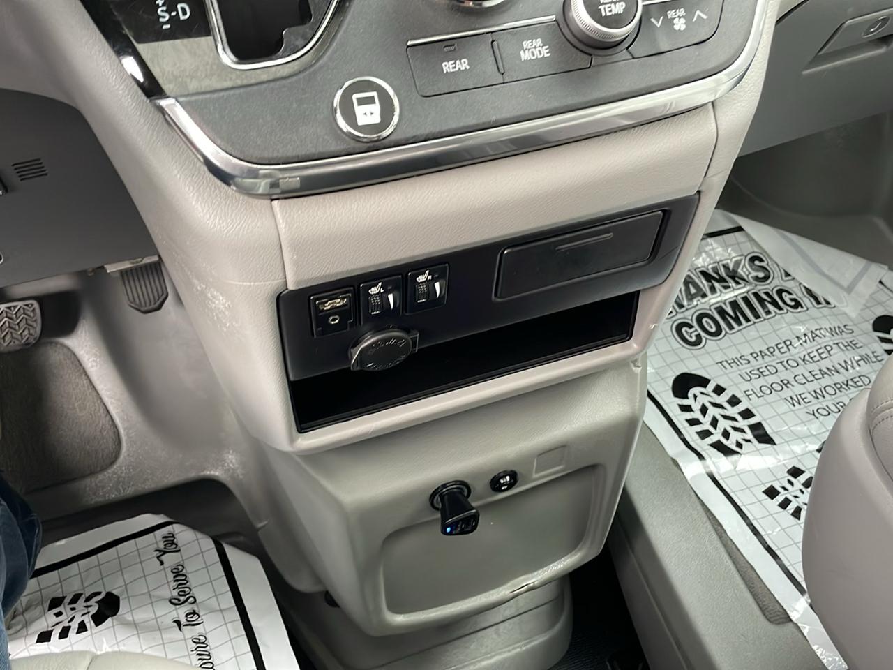 Toyota Sienna Limited Premium 7-Passenger 2017