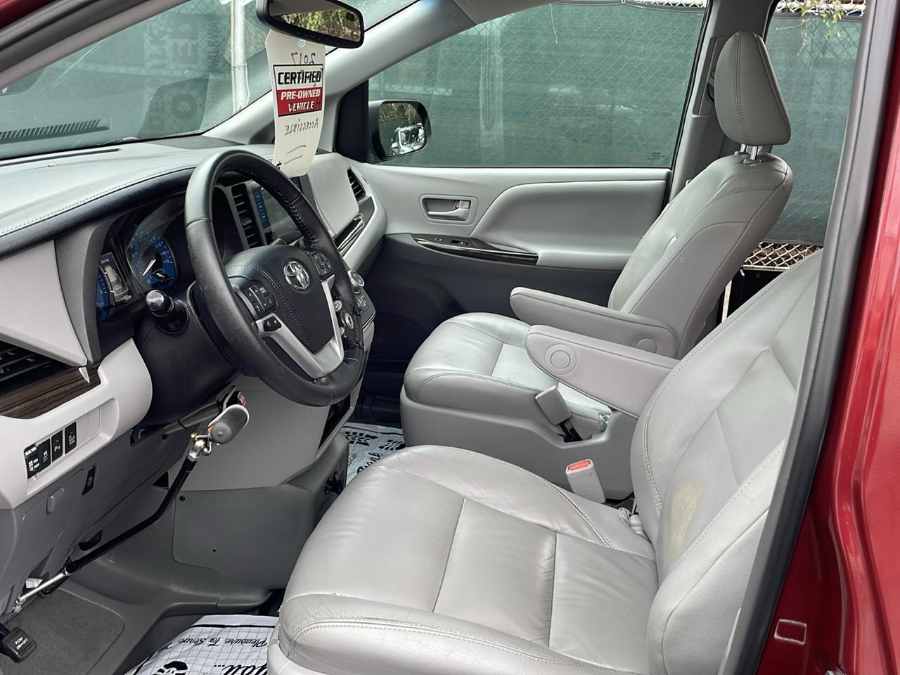 Toyota Sienna Limited Premium 7-Passenger 2017