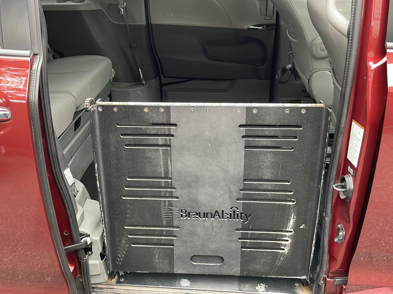 Toyota Sienna Limited Premium 7-Passenger 2017