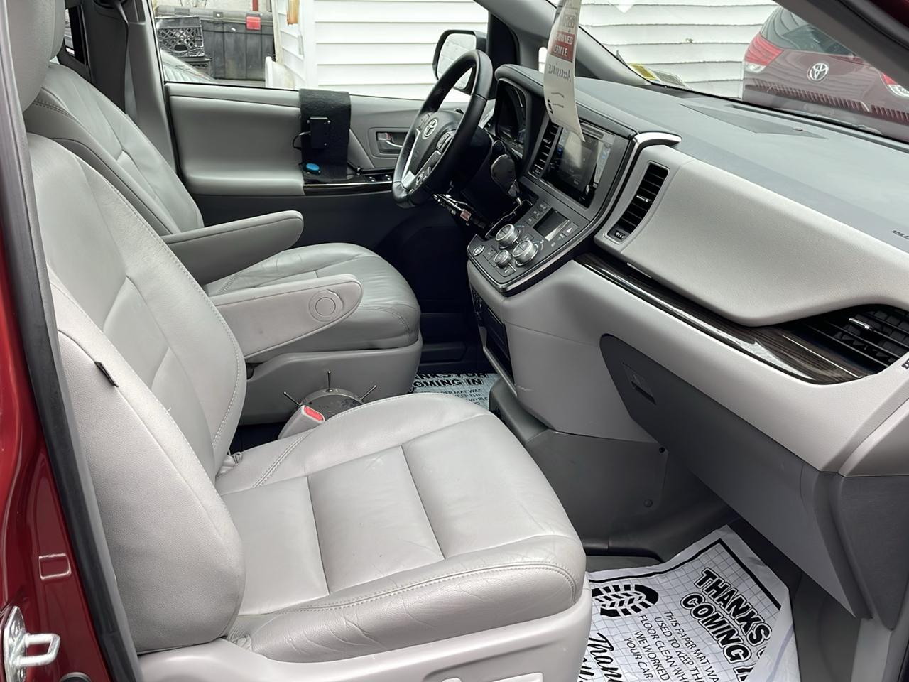 Toyota Sienna Limited Premium 7-Passenger 2017