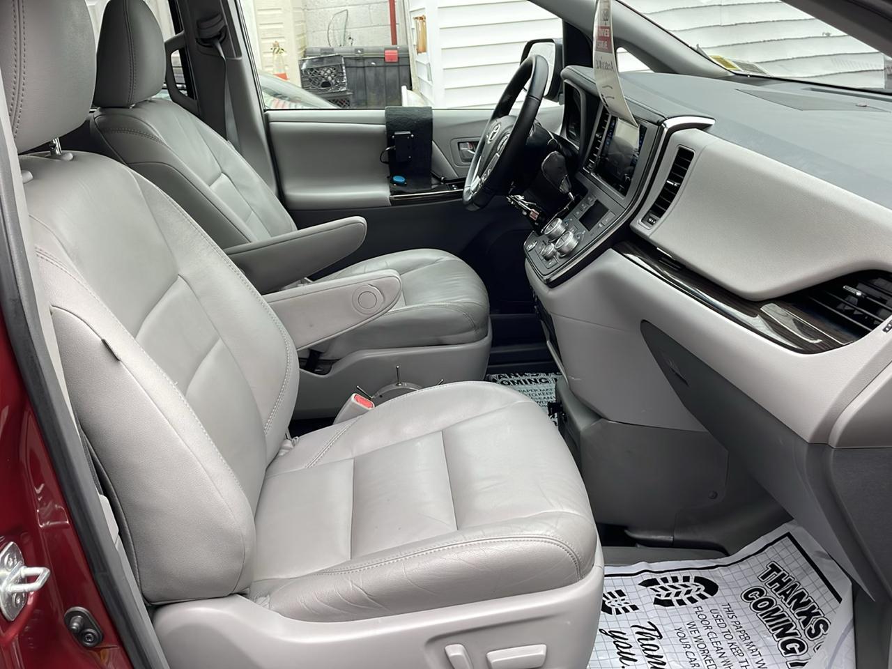 Toyota Sienna Limited Premium 7-Passenger 2017