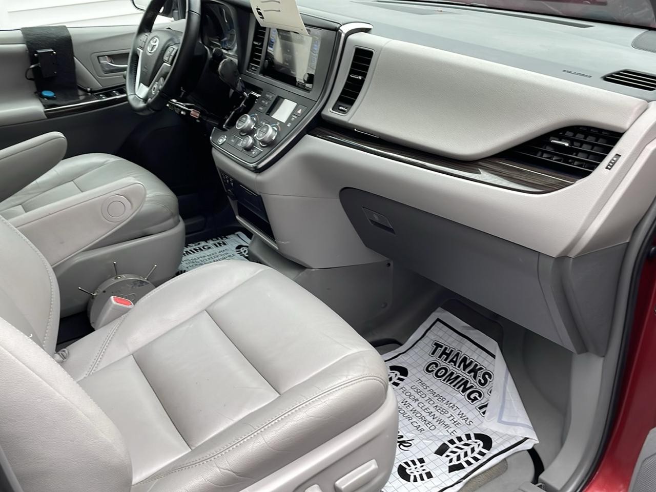 Toyota Sienna Limited Premium 7-Passenger 2017