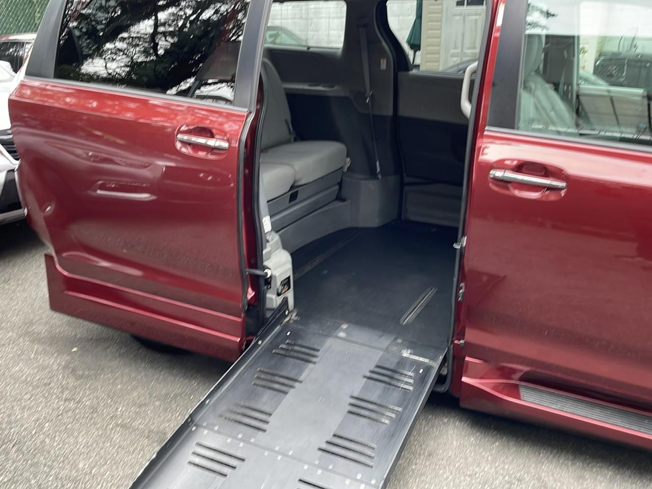 Toyota Sienna Limited Premium 7-Passenger 2017