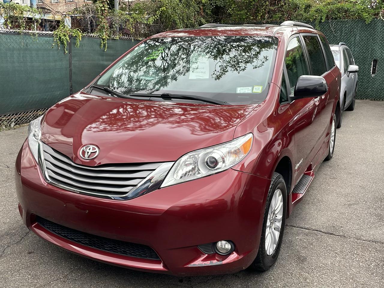 Toyota Sienna Limited Premium 7-Passenger 2017