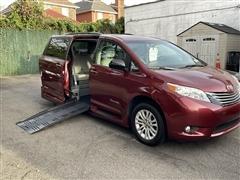 2017 Toyota Sienna 