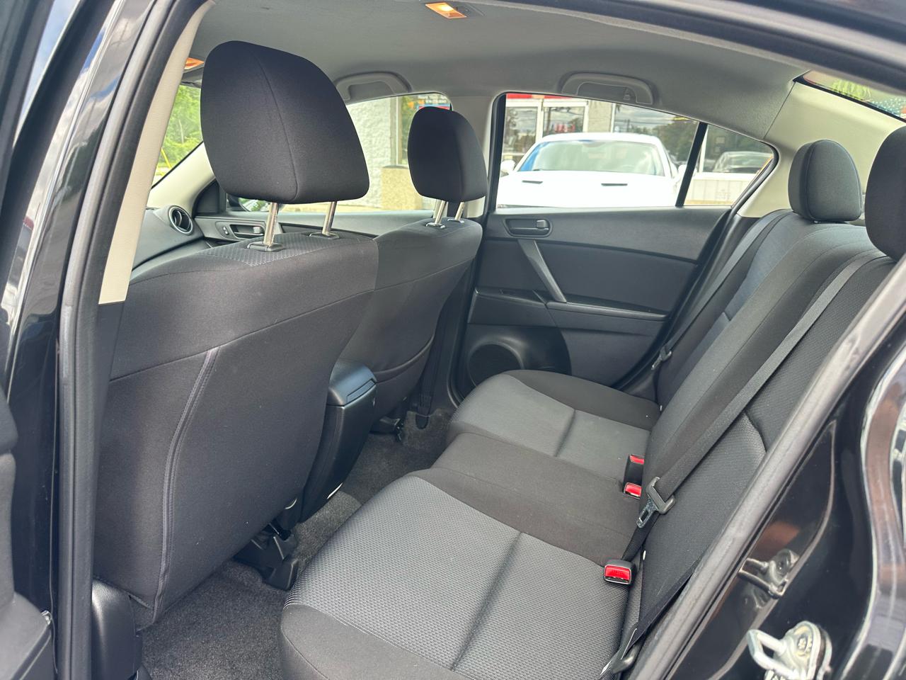 Mazda MAZDA3 4dr Sdn Auto i Sport 2011