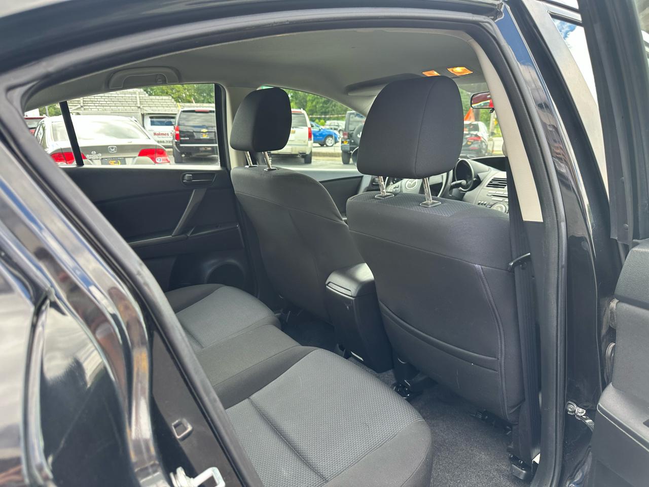 Mazda MAZDA3 4dr Sdn Auto i Sport 2011