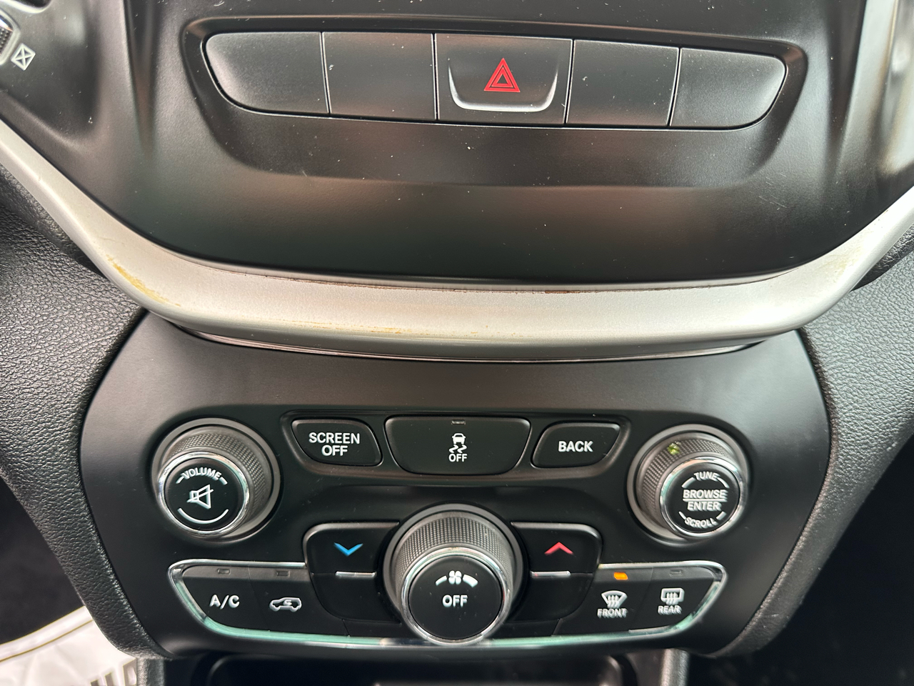 Jeep Cherokee 4WD 4dr Latitude 2014 Jeep Cherokee 4WD 4dr Latitude 2014