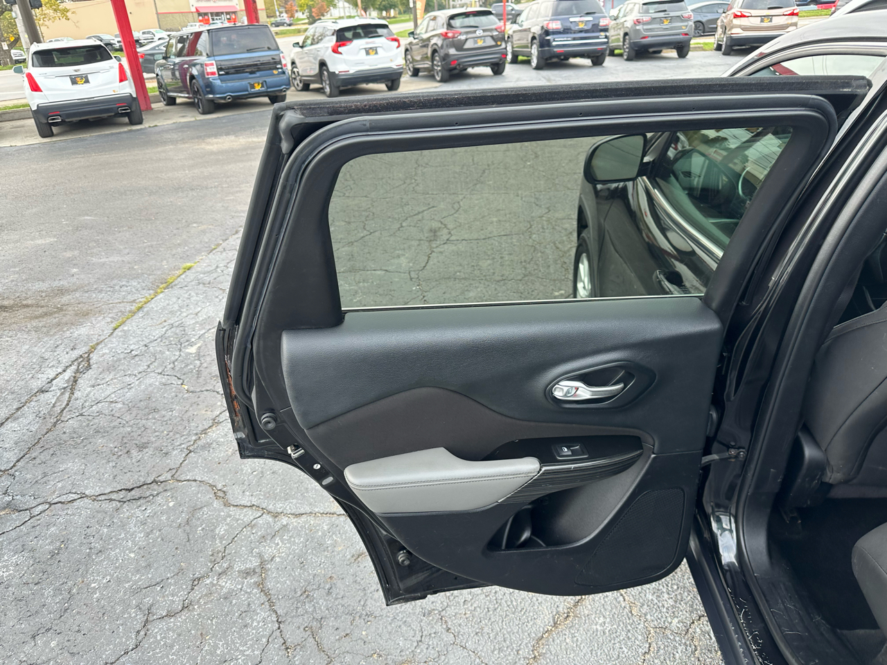 Jeep Cherokee 4WD 4dr Latitude 2014 Jeep Cherokee 4WD 4dr Latitude 2014