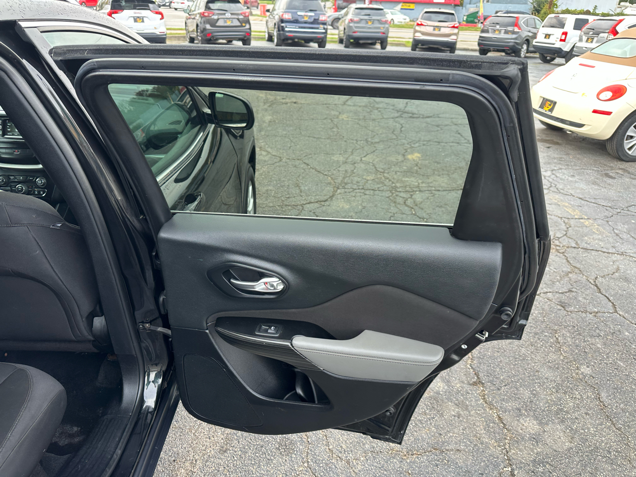 Jeep Cherokee 4WD 4dr Latitude 2014 Jeep Cherokee 4WD 4dr Latitude 2014