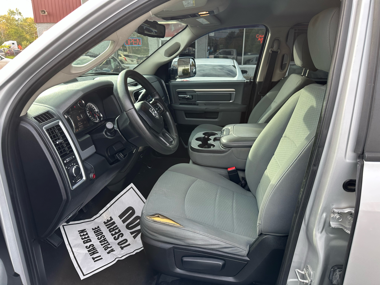 RAM 1500 4WD Quad Cab 140.5" SLT 2013 RAM 1500 4WD Quad Cab 140.5" SLT 2013