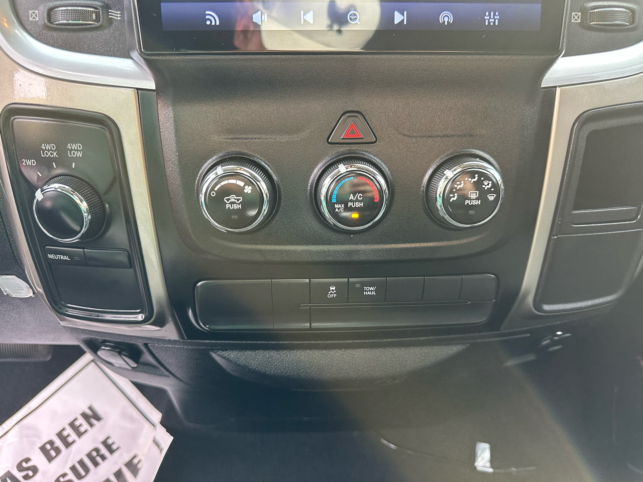 RAM 1500 4WD Quad Cab 140.5" SLT 2013 RAM 1500 4WD Quad Cab 140.5" SLT 2013