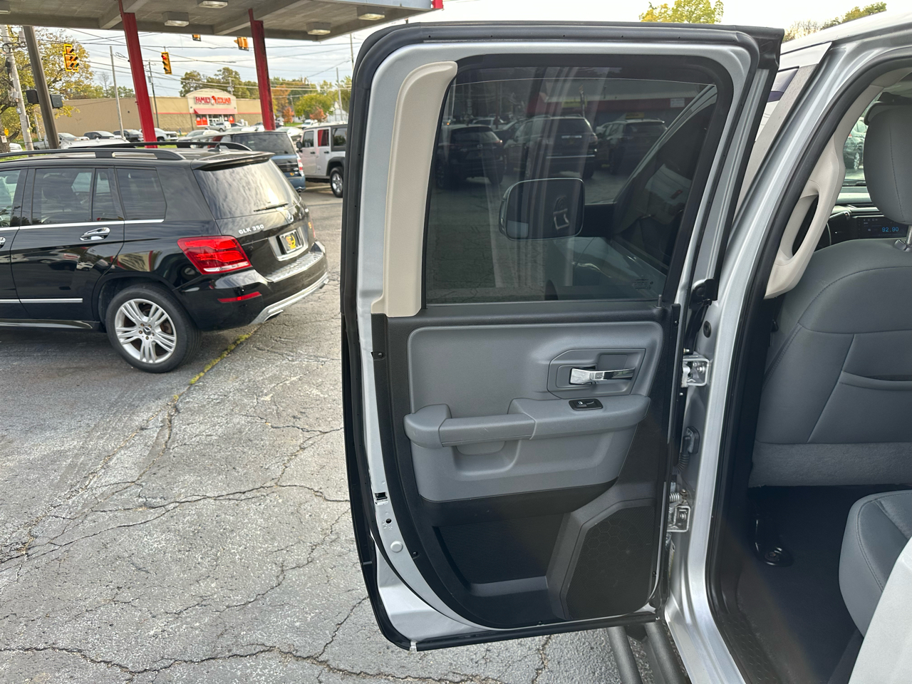 RAM 1500 4WD Quad Cab 140.5" SLT 2013 RAM 1500 4WD Quad Cab 140.5" SLT 2013