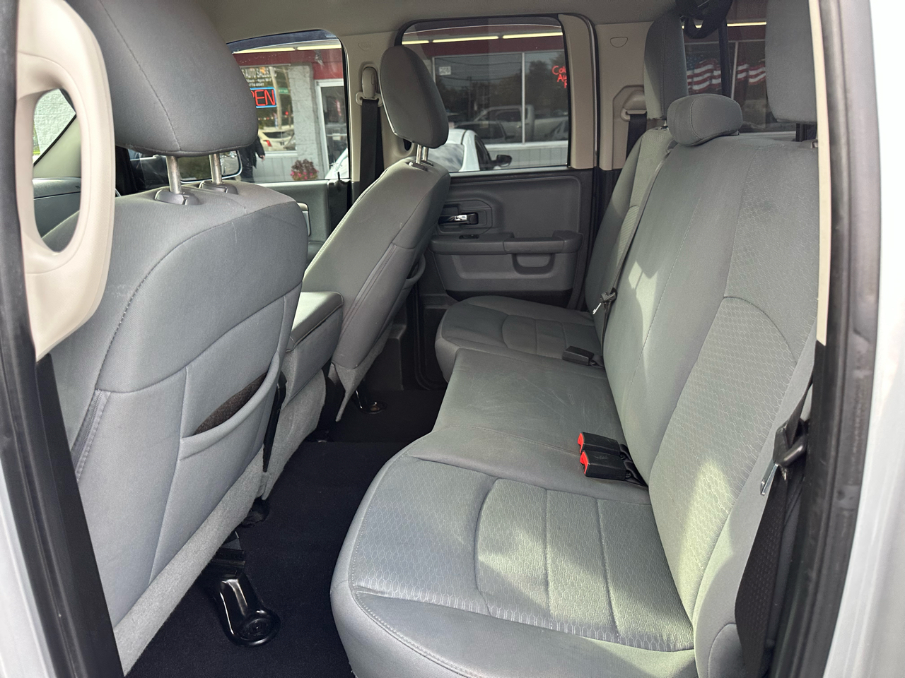 RAM 1500 4WD Quad Cab 140.5" SLT 2013 RAM 1500 4WD Quad Cab 140.5" SLT 2013
