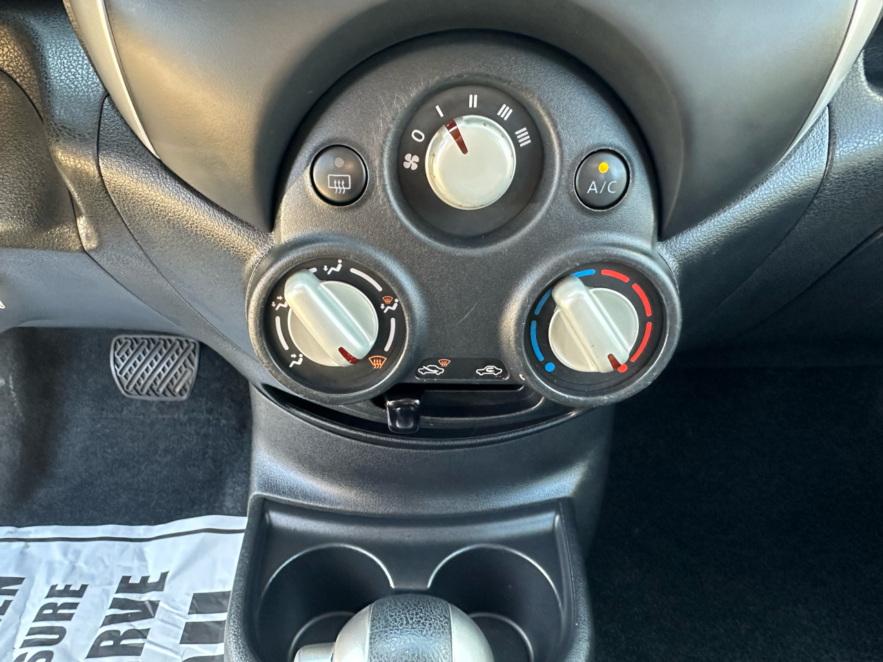 Nissan Versa Note 5dr HB CVT 1.6 SV 2014 Nissan Versa Note 5dr HB CVT 1.6 SV 2014