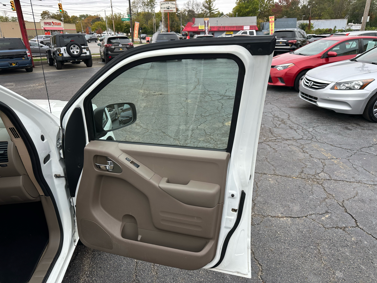 Nissan Frontier 4WD King Cab Auto SV 2015 Nissan Frontier 4WD King Cab Auto SV 2015