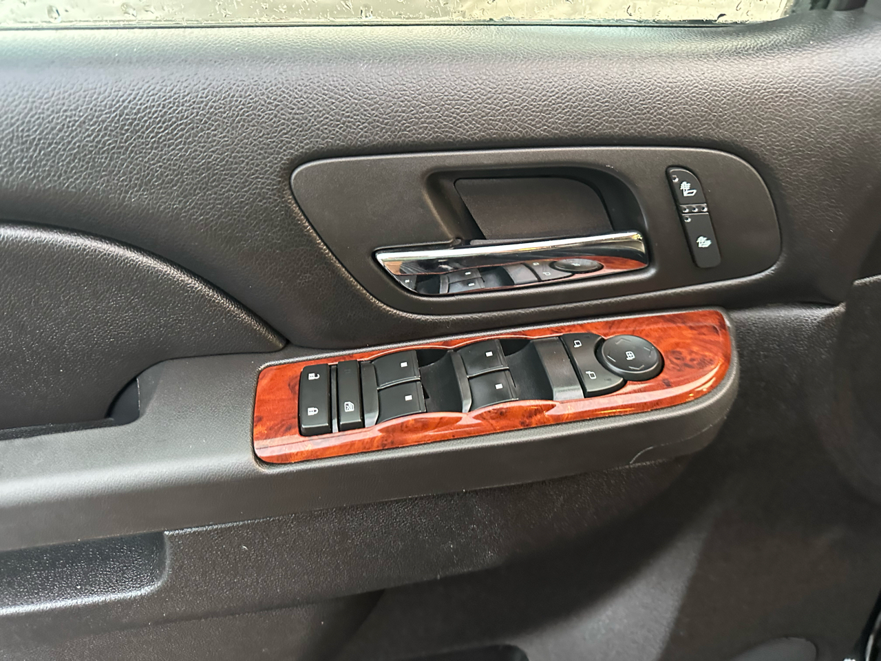 GMC Yukon 4WD 4dr 1500 SLT 2013 GMC Yukon 4WD 4dr 1500 SLT 2013