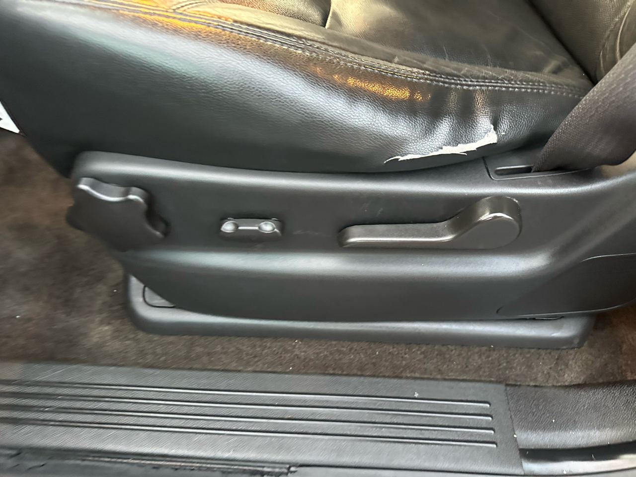 GMC Yukon 4WD 4dr 1500 SLT 2013 GMC Yukon 4WD 4dr 1500 SLT 2013