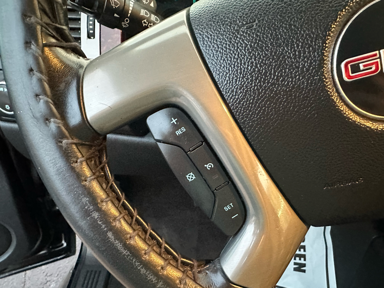 GMC Yukon 4WD 4dr 1500 SLT 2013 GMC Yukon 4WD 4dr 1500 SLT 2013