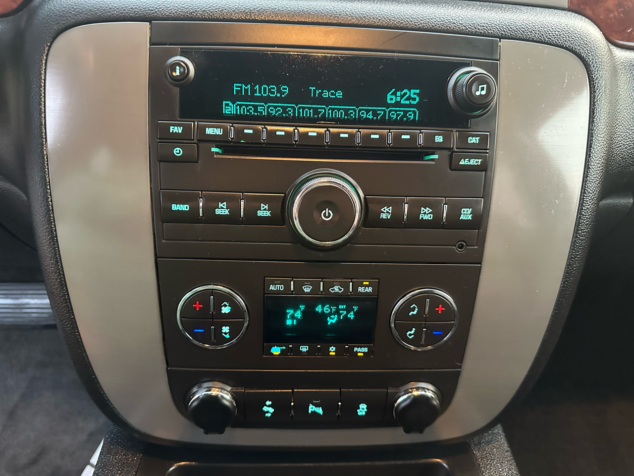 GMC Yukon 4WD 4dr 1500 SLT 2013 GMC Yukon 4WD 4dr 1500 SLT 2013